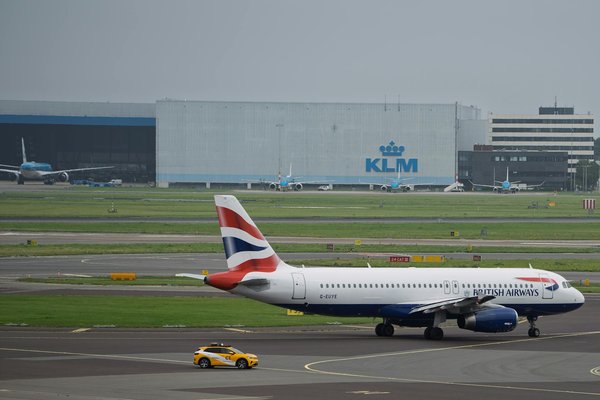 Soldes vs hors-saison: que choisir pour voyager moins cher?